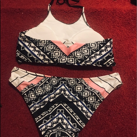 Halter bikini set - Picture 2 of 4